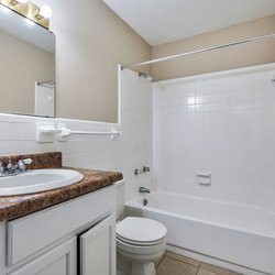 bathroom at Copper Creek Apartments located in Tuscaloosa, AL