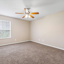 carpeted bedroom at The Oakley, located in Tuscaloosa, AL