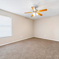carpeted bedroom at The Oakley, located in Tuscaloosa, AL