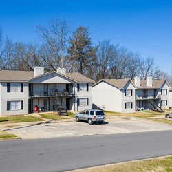beautiful building at Copper Creek Apartments located in Tuscaloosa, AL