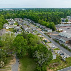 beautiful exterior view with trees at Copper Creek Apartments located in Tuscaloosa, AL