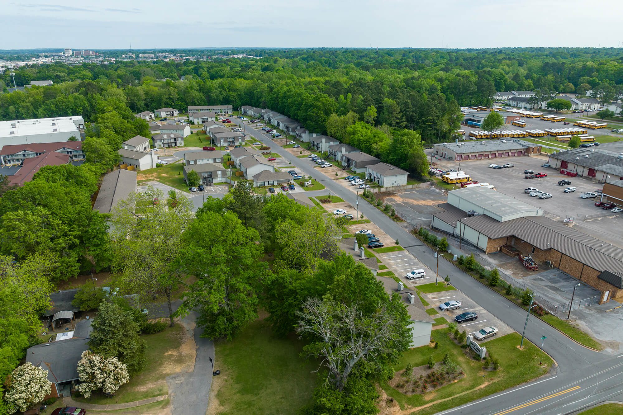 beautiful exterior view with trees at Copper Creek Apartments located in Tuscaloosa, AL