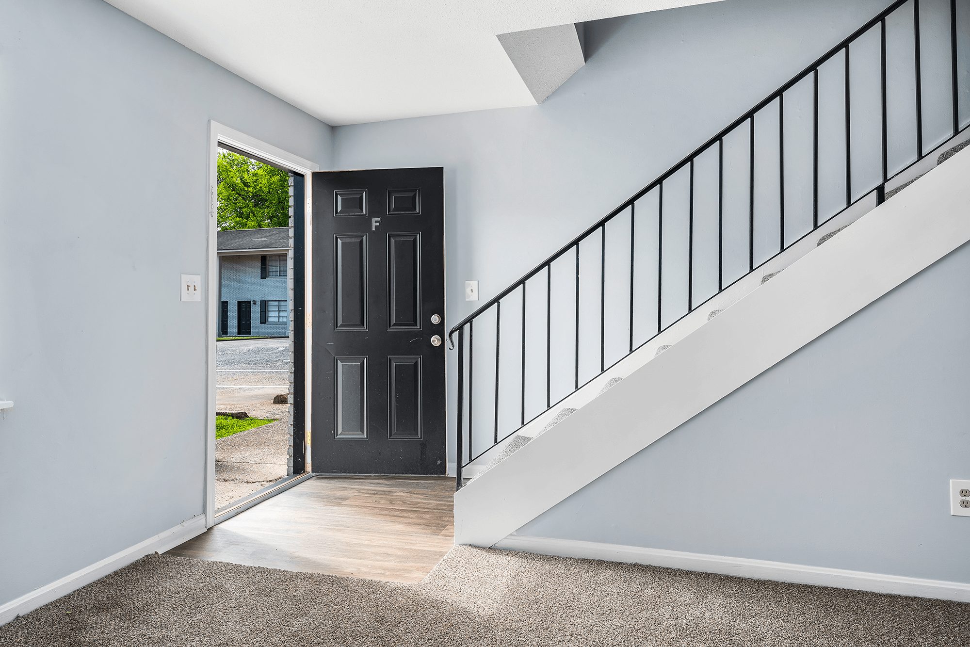 interior apartment staircase at Copper Creek Apartments located in Tuscaloosa, AL