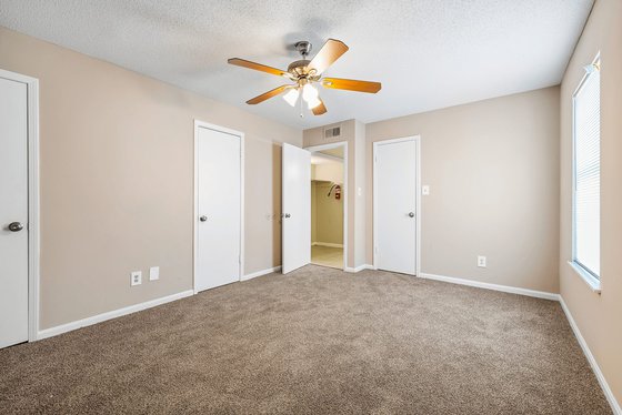 beautiful bedroom at Copper Creek Apartments located in Tuscaloosa, AL